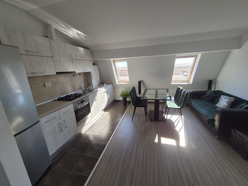 1 Decembrie, Trapezului,