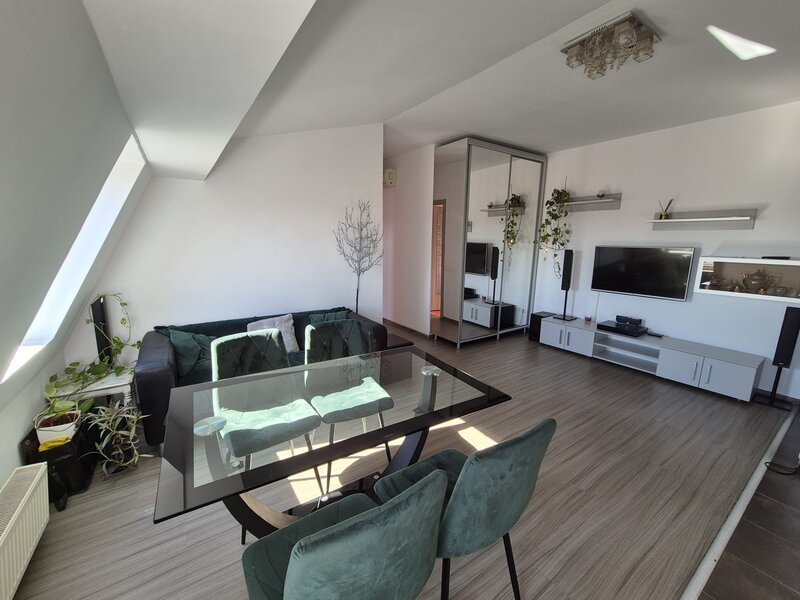 1 Decembrie, Trapezului,