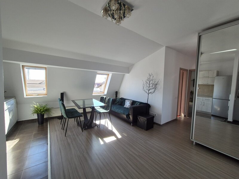 1 Decembrie, Trapezului,